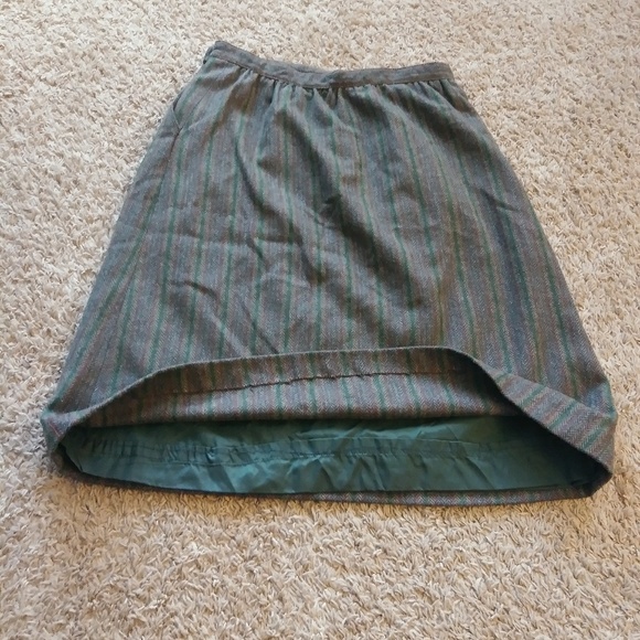 A Vintage Green Herringbone Pattern Wool Skirt - Picture 5 of 7
